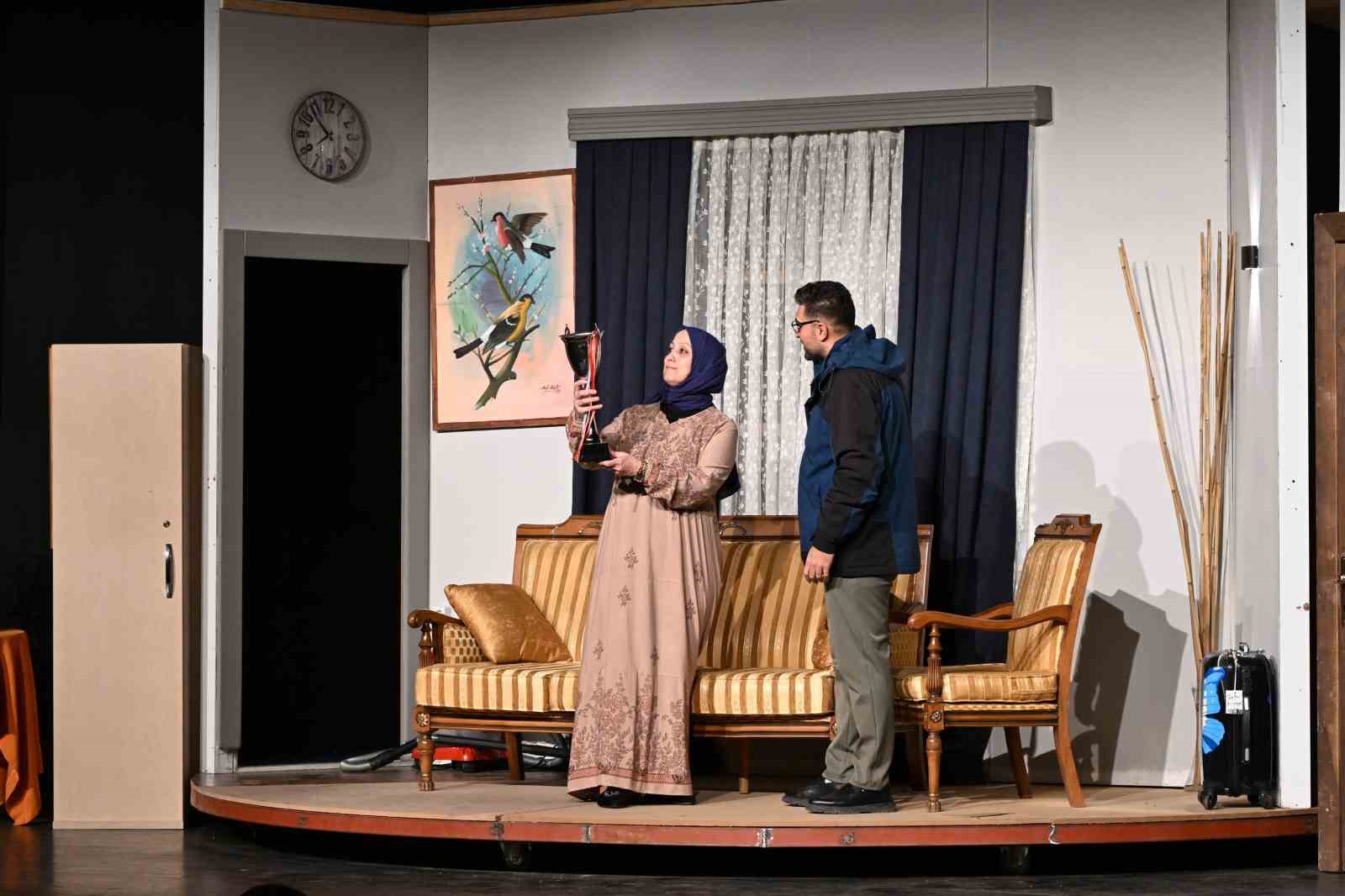 "Yarınlara geç kalmadan" ayakta alkışlandı
