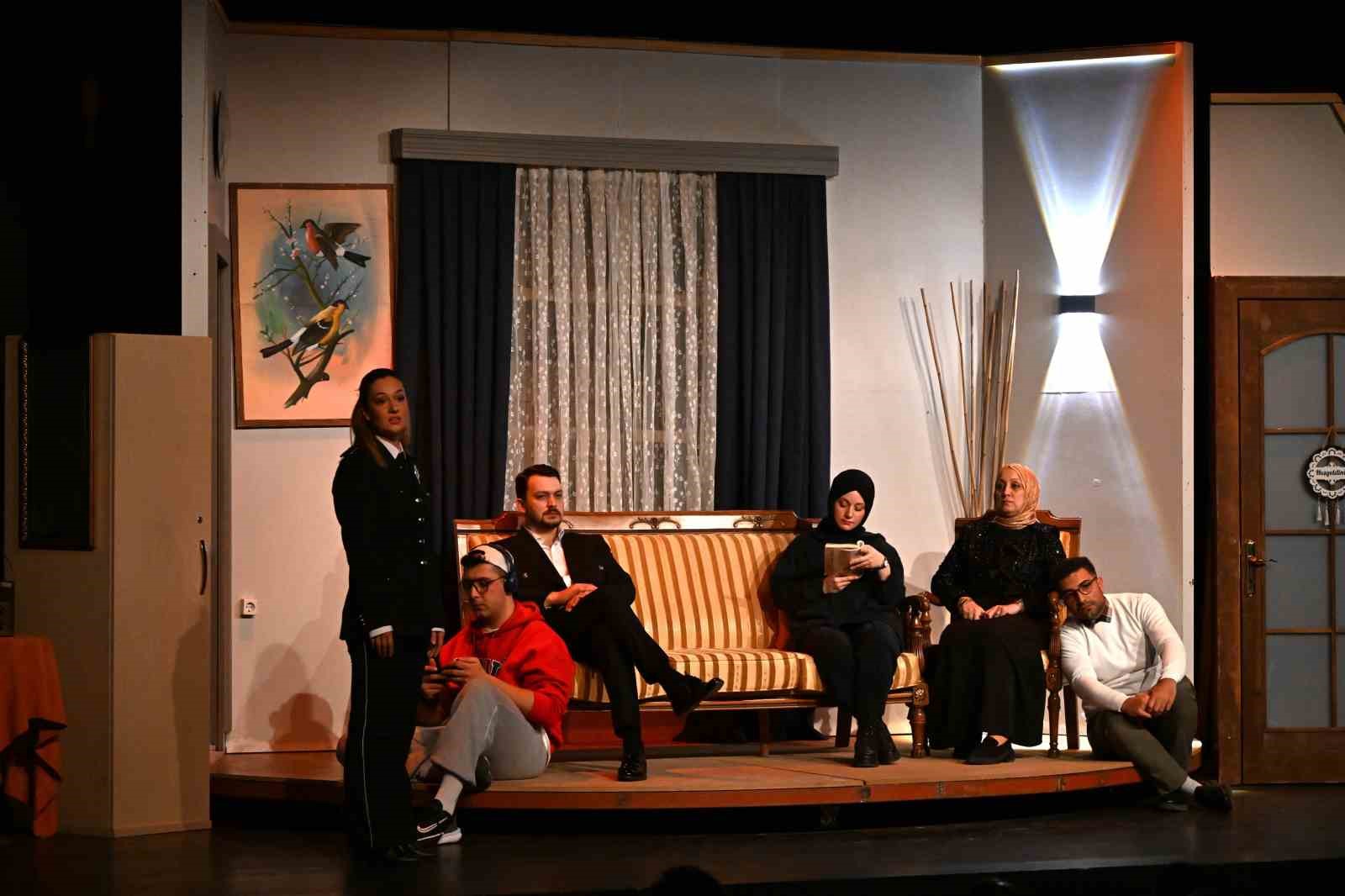 "Yarınlara geç kalmadan" ayakta alkışlandı
