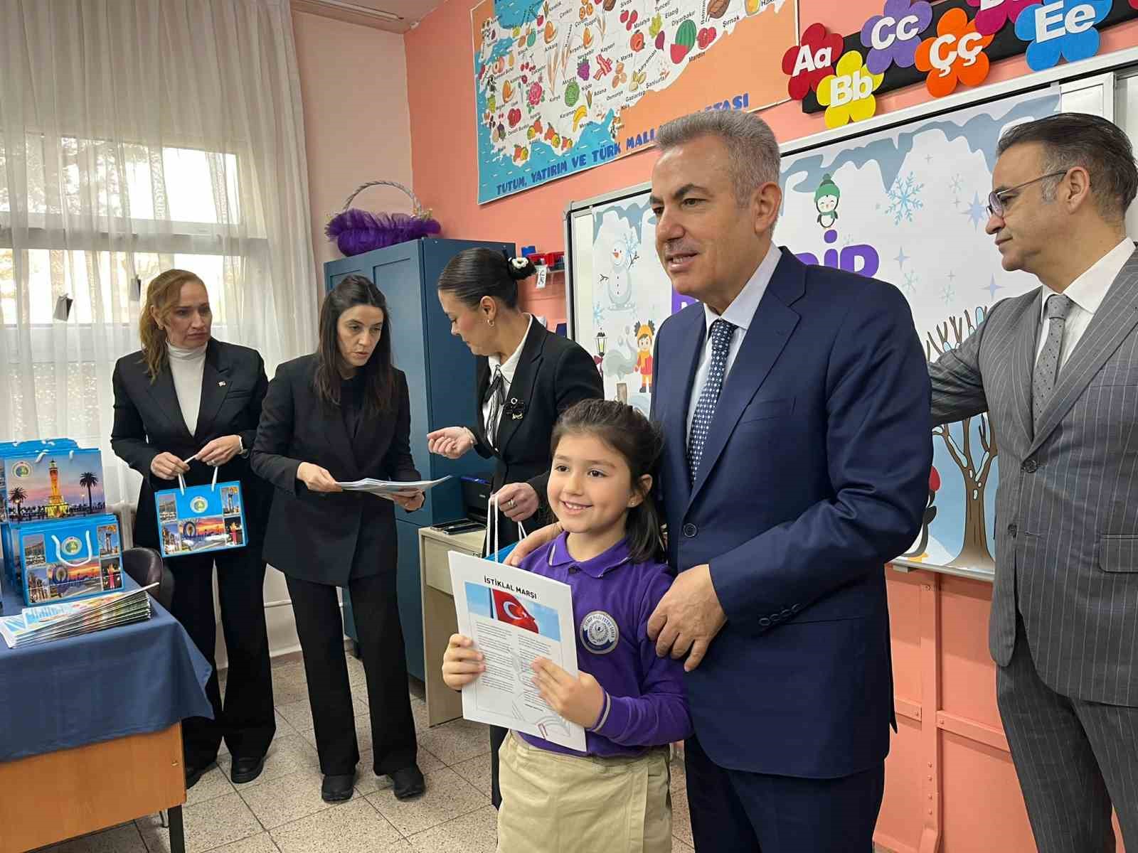 Yarıyıl tatili başladı, İzmir’de 721 bin 862 öğrenci karne sevinci yaşadı
