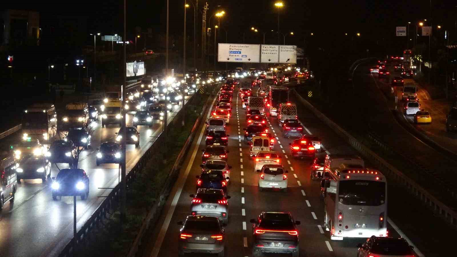 Yarıyıl tatilinin ardından D-100’deki trafik yoğunluğu havadan görüntülendi
