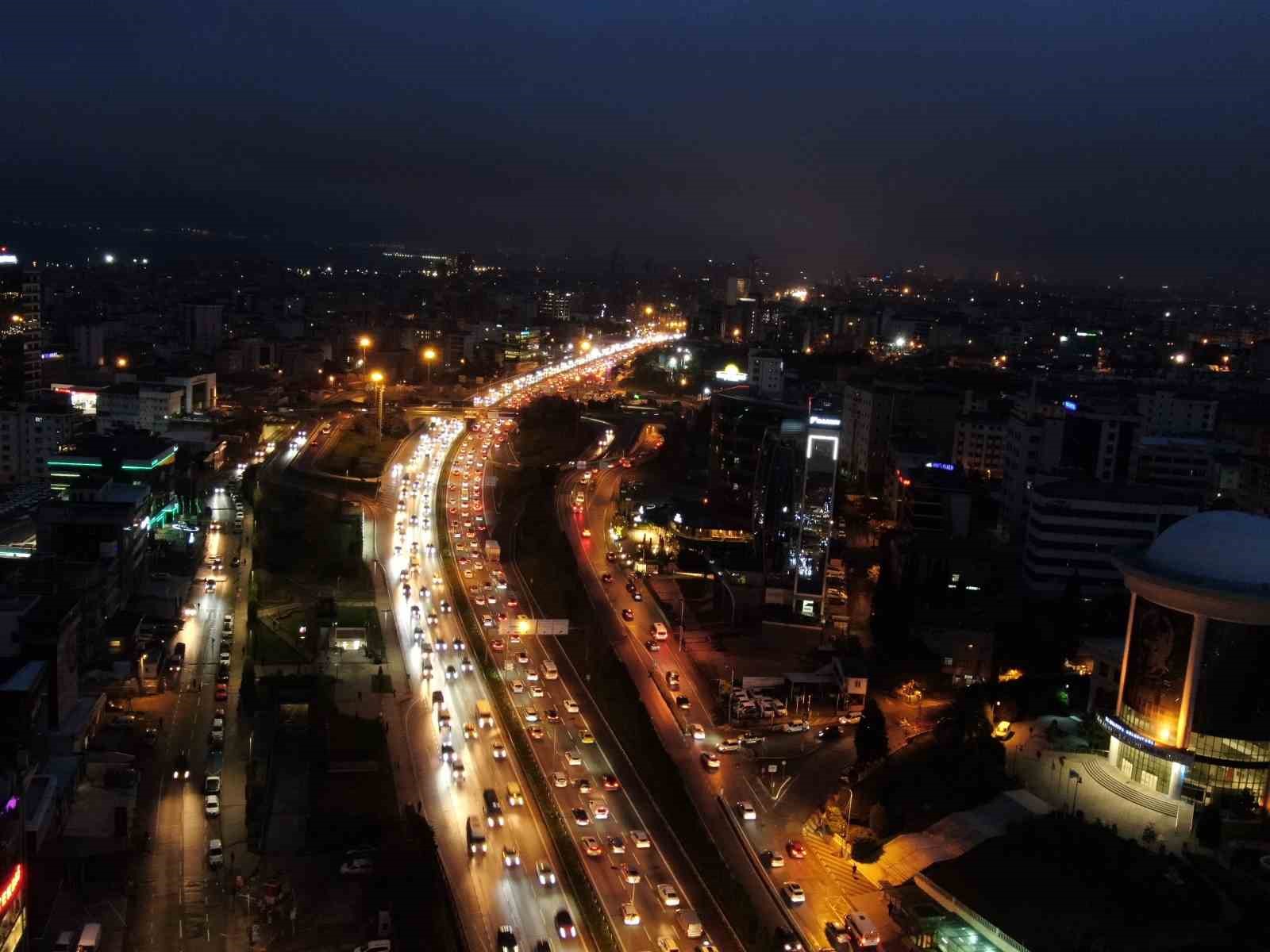 Yarıyıl tatilinin ardından D-100’deki trafik yoğunluğu havadan görüntülendi
