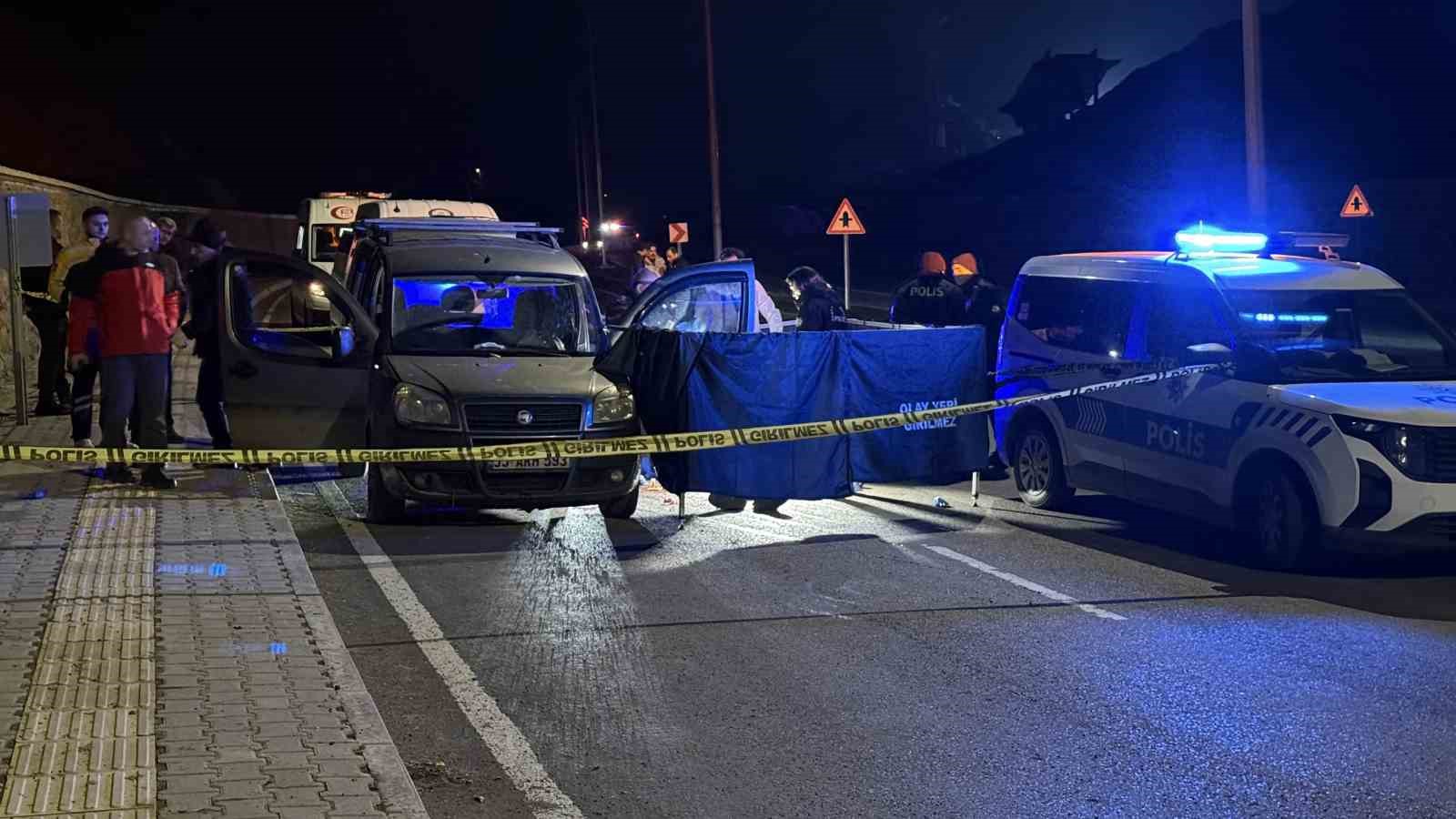 Yasak ilişki yaşadığı sevgilisini boğazını keserek öldürdü

