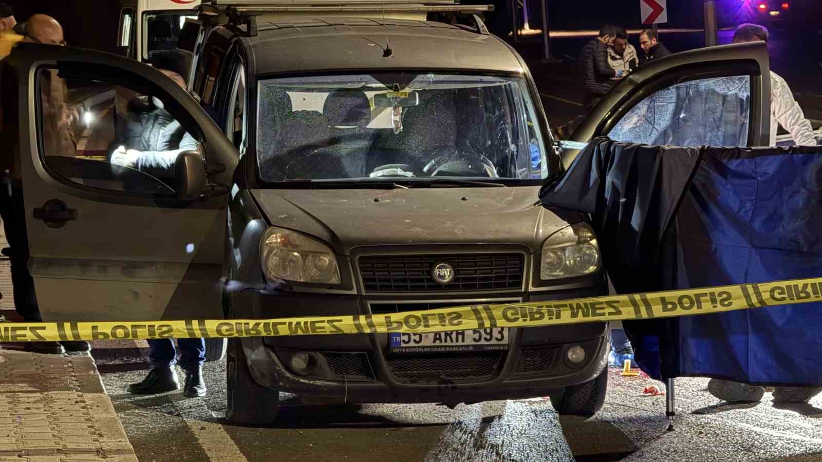 Yasak ilişki yaşadığı sevgilisini boğazını keserek öldürdü
