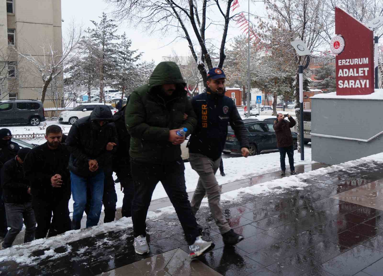 Yasal araç kiralama web sitesi kurarak vatandaşları dolandırdılar
