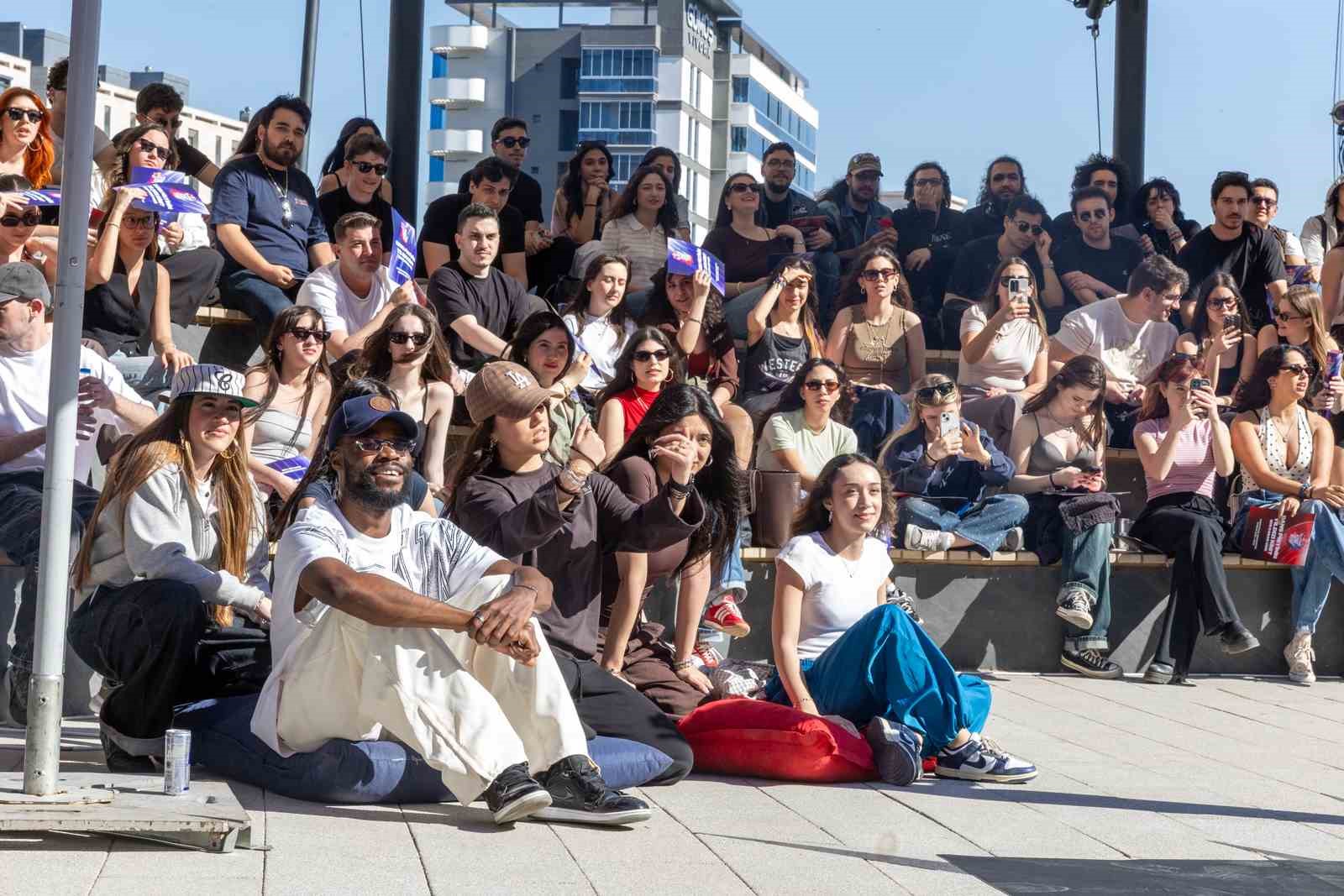 Yaşar kampüsünde bahar coşkusu
