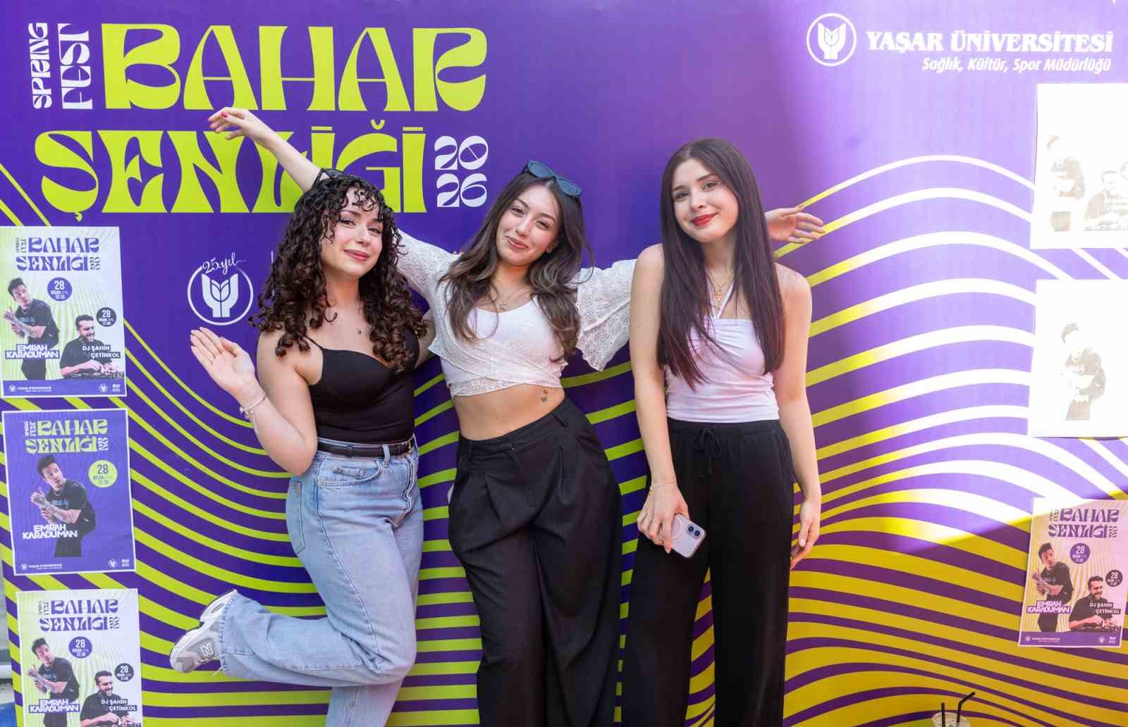 Yaşar kampüsünde bahar coşkusu
