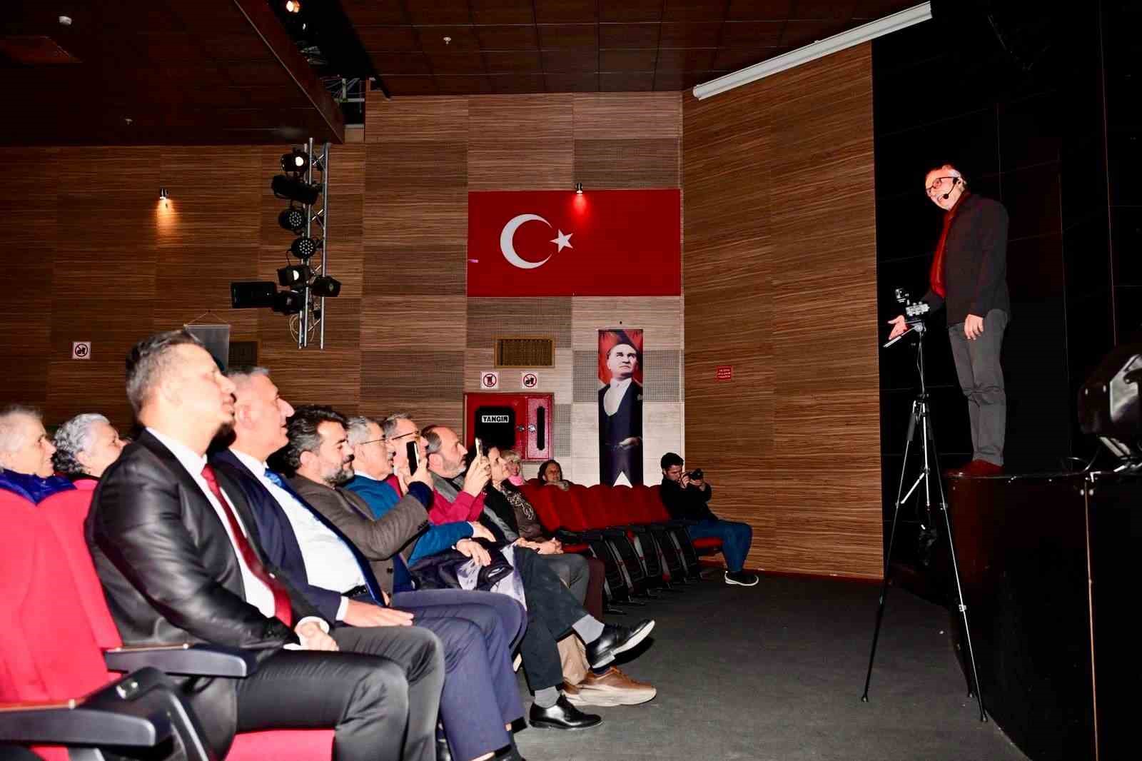Yaşar Kemal Manisa’da anıldı
Yaşar Kemal Manisa’da anıldı