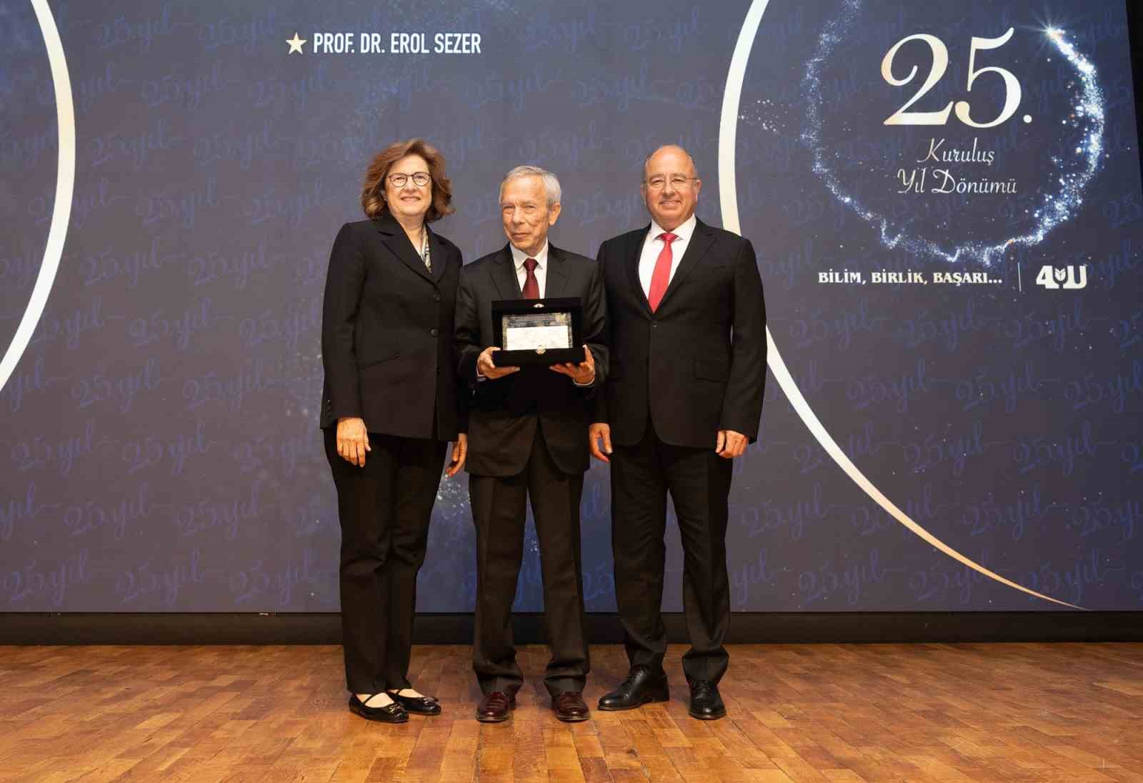 Yaşar Üniversitesi’nde 25’nci yıl gururu
