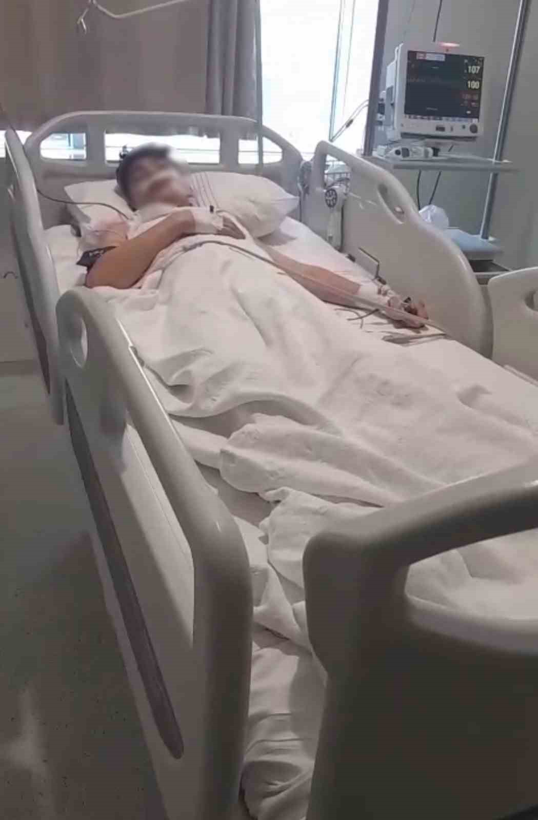 Yaşıtını bıçakla ağır yaralayan çocuk saldırı anını da kayda aldırdı
