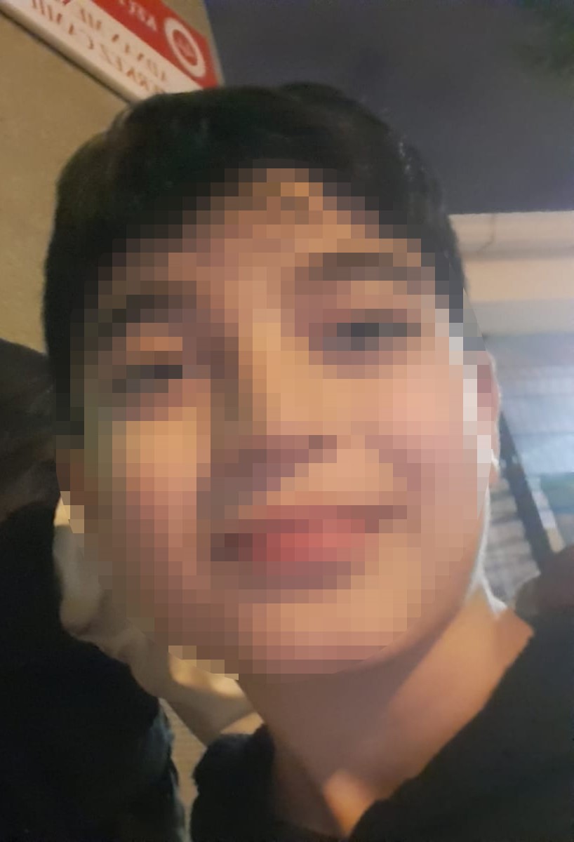 Yaşıtını bıçakla ağır yaralayan çocuk saldırı anını da kayda aldırdı
