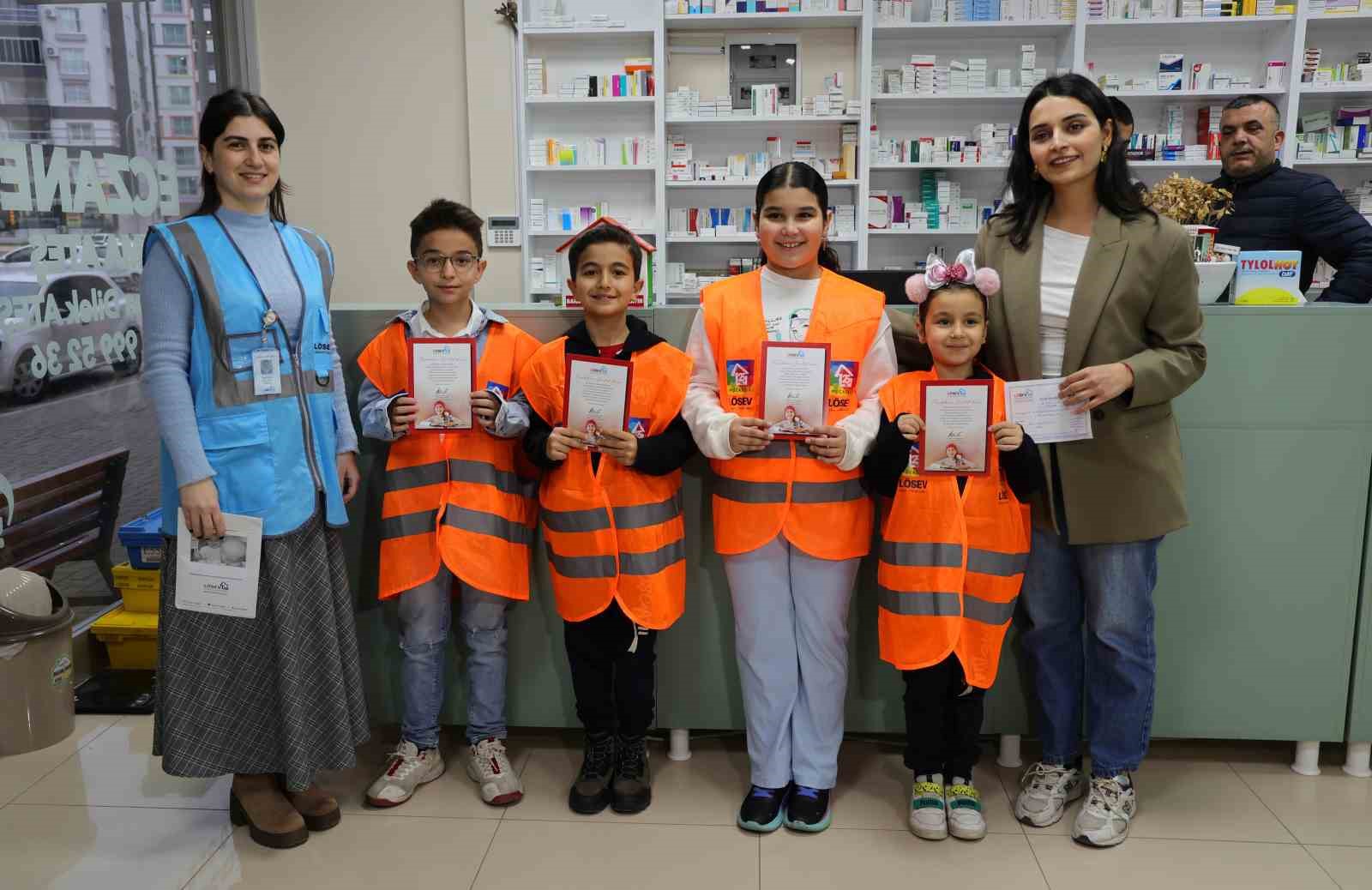 Yaşları küçük, yürekleri büyük
