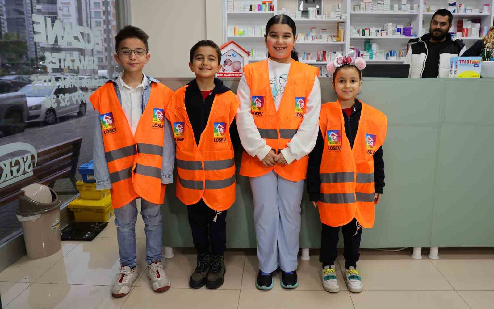 Yaşları küçük, yürekleri büyük
