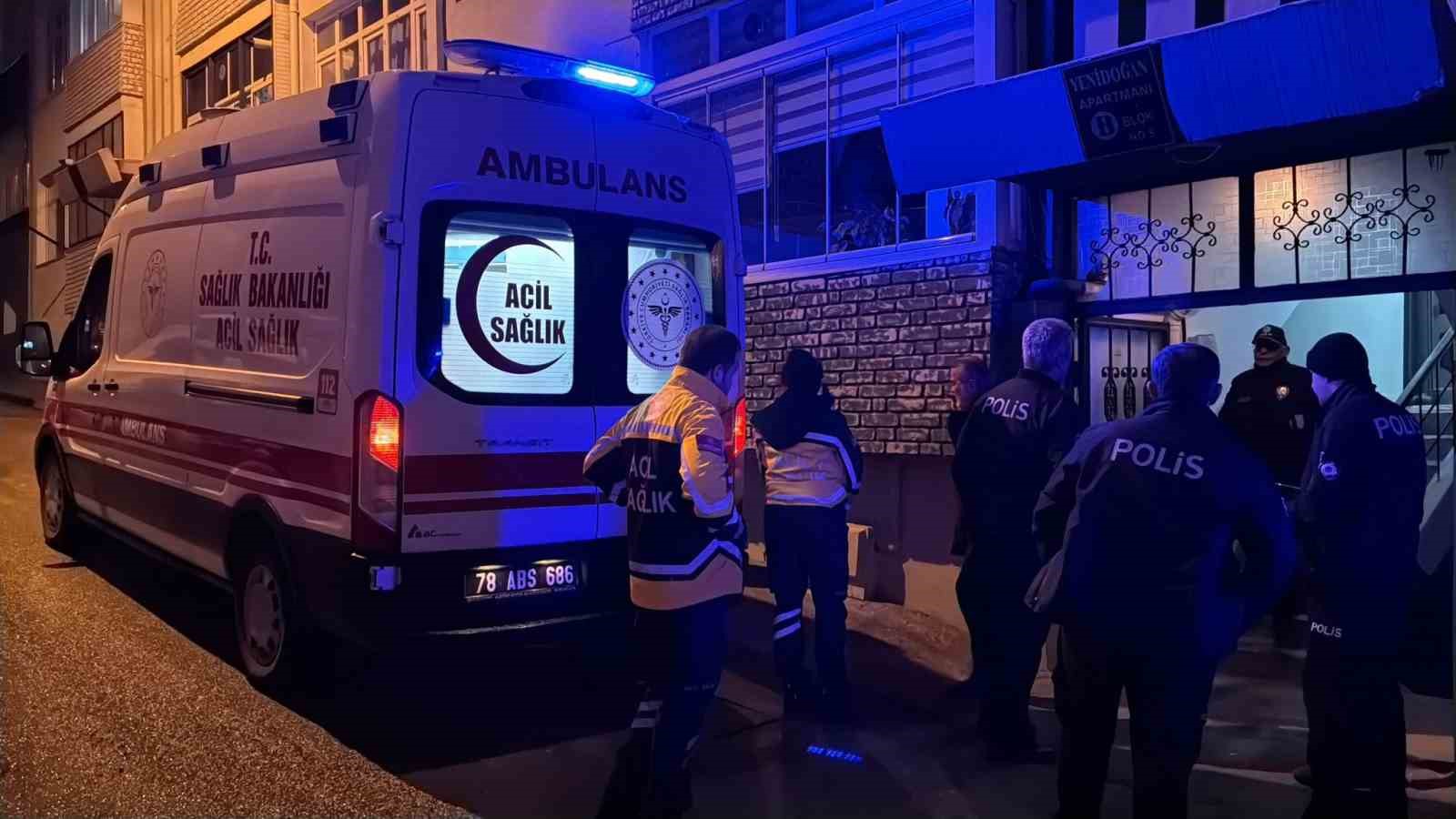 Yaşlı adam apartmanın merdiven boşluğunda ölü bulundu
