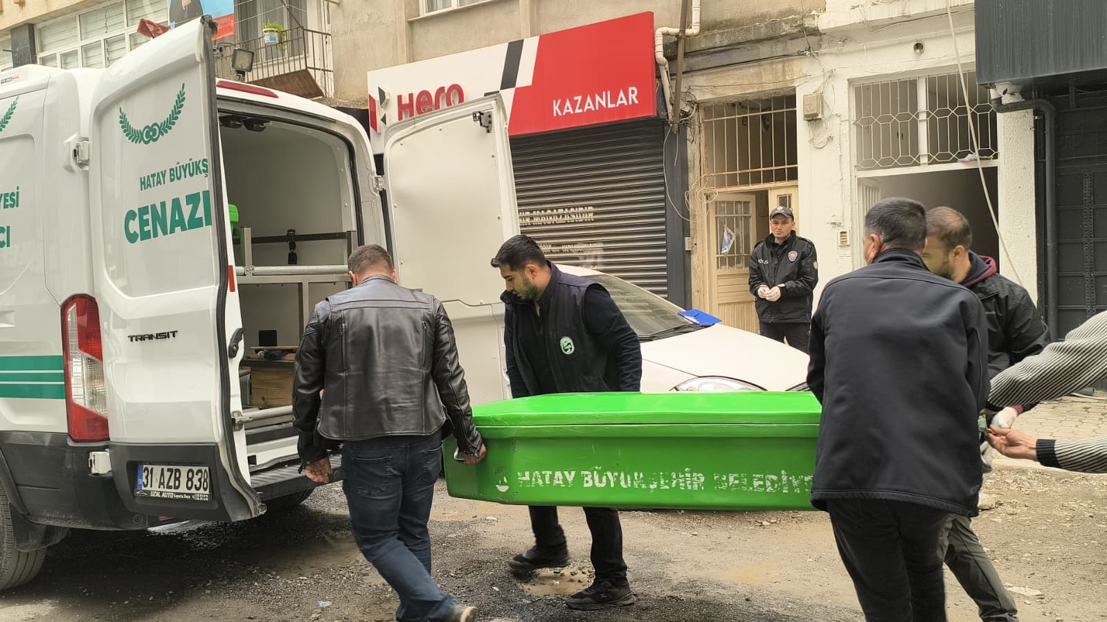 Yaşlı adam yalnız yaşadığı evde bıçaklanarak öldürüldü
