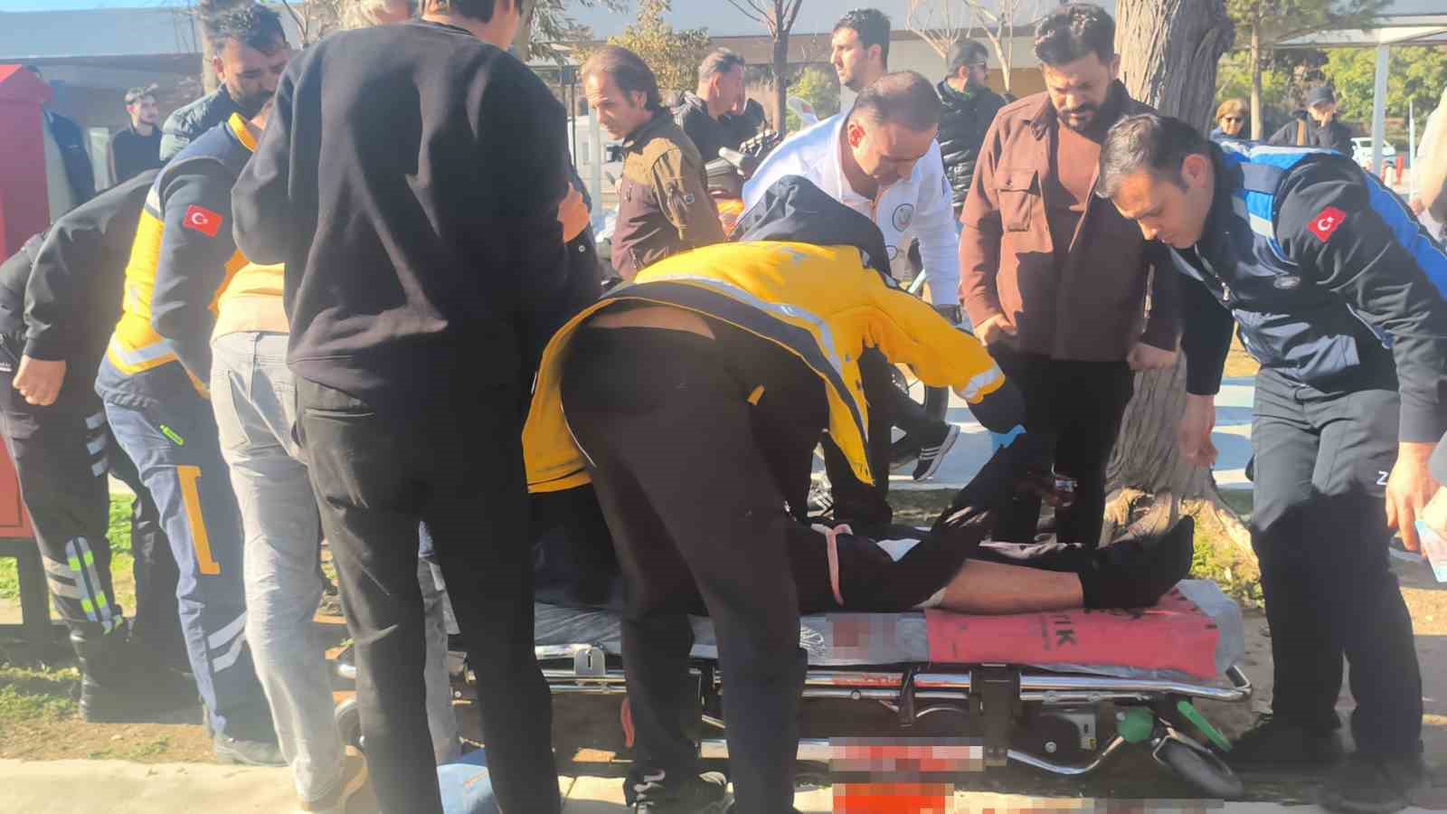 Yaşlı adamı "Neden selam almıyorsun" diyerek bacağından bıçakladılar
