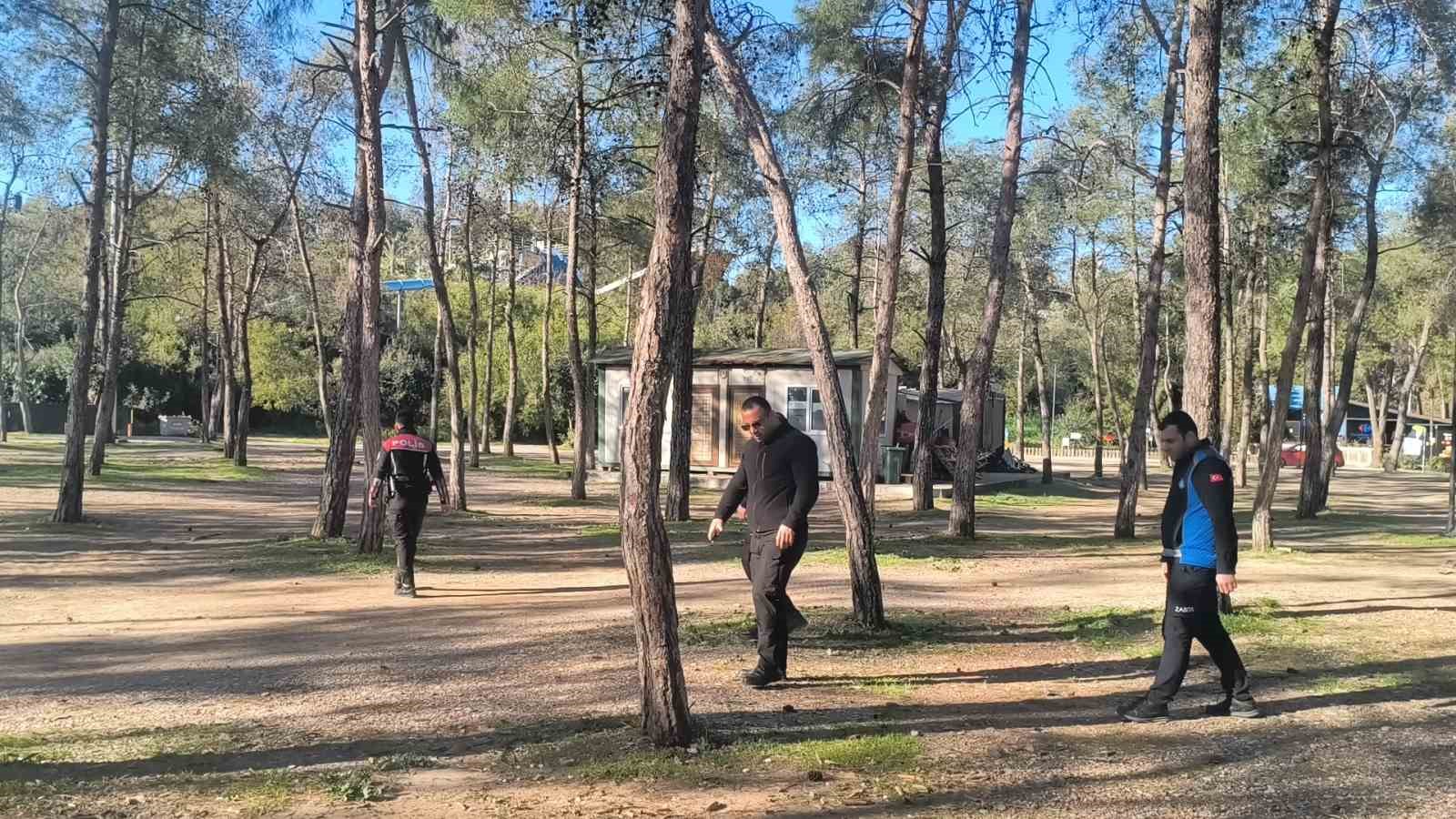 Yaşlı adamı "Neden selam almıyorsun" diyerek bacağından bıçakladılar
