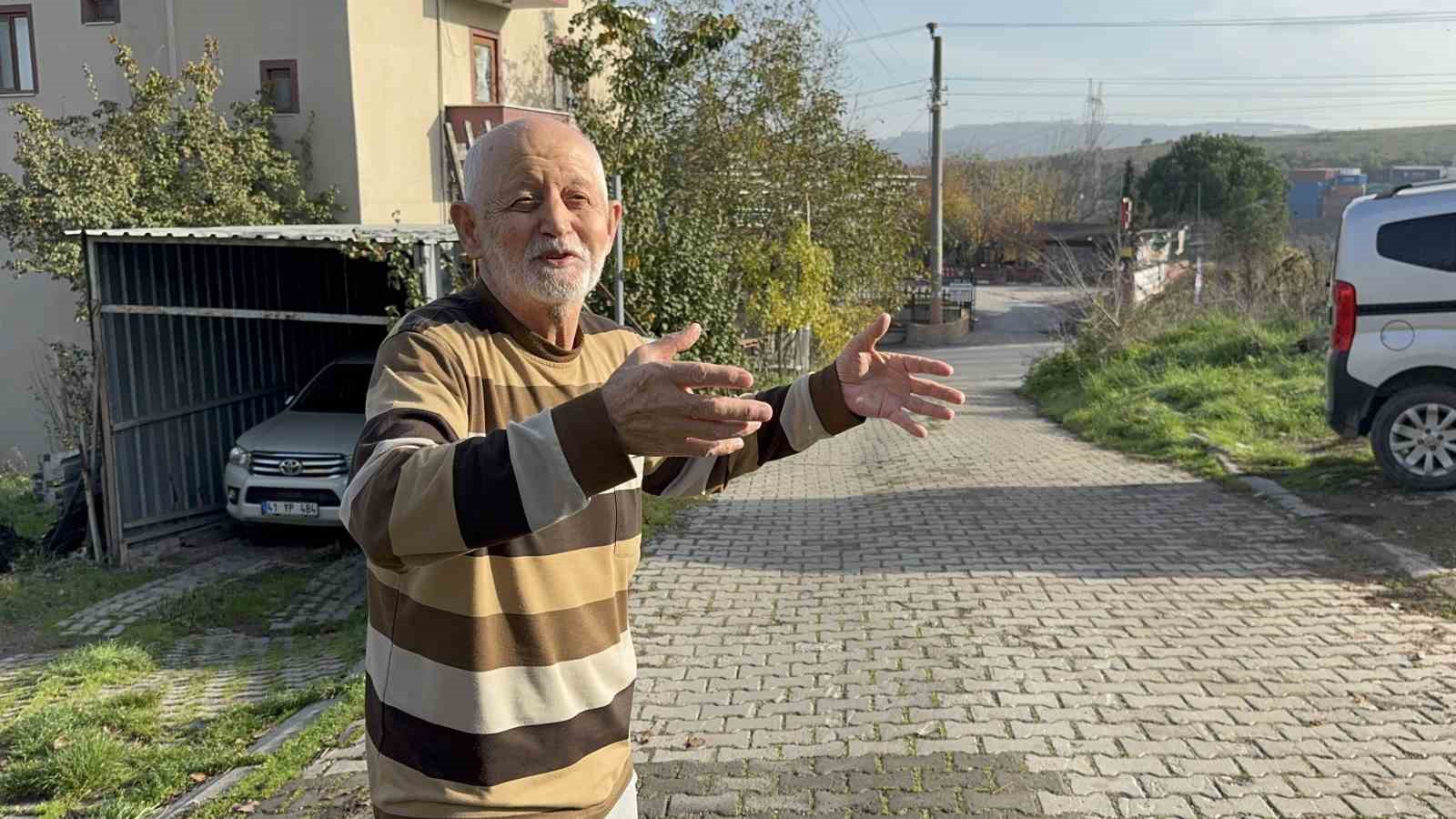 Yaşlı adamı yerlerde sürükleyip birikimini çalan 3 şüpheli yakalandı
