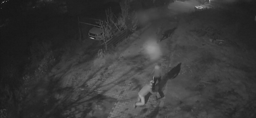 Yaşlı adamı yerlerde sürükleyip birikimini çalan 3 şüpheli yakalandı
