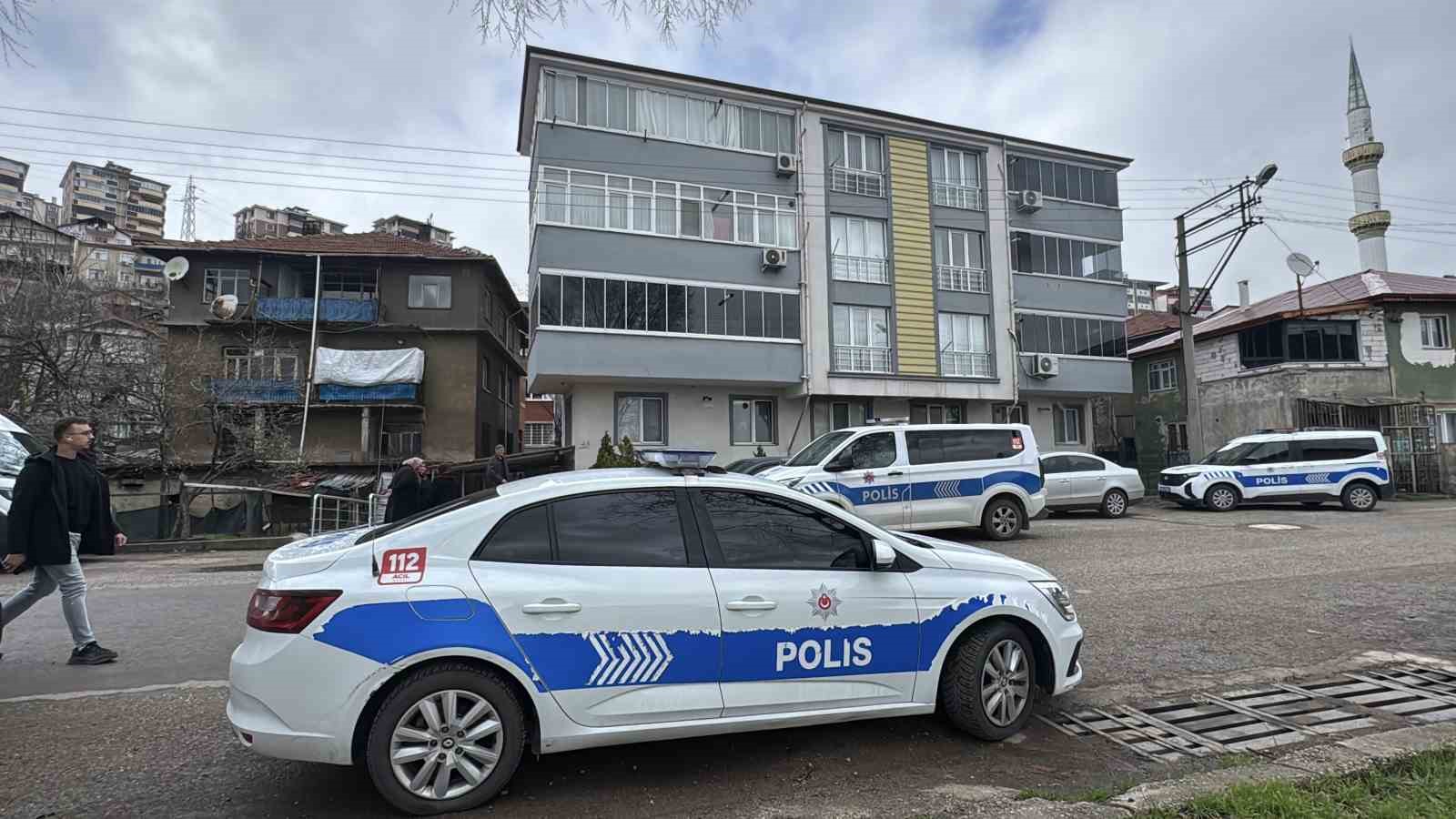 Yaşlı kadın evinde ölü bulundu
