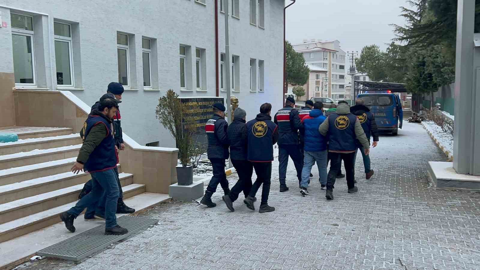 Yaşlı kadını dolandıranlar JASAT’tan kaçamadı
