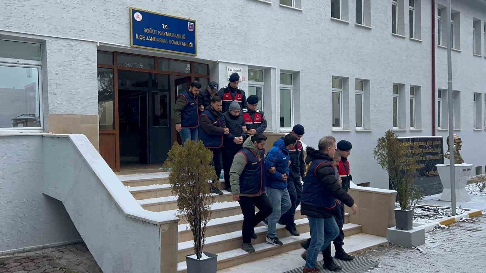 Yaşlı kadını dolandıranlar JASAT’tan kaçamadı
