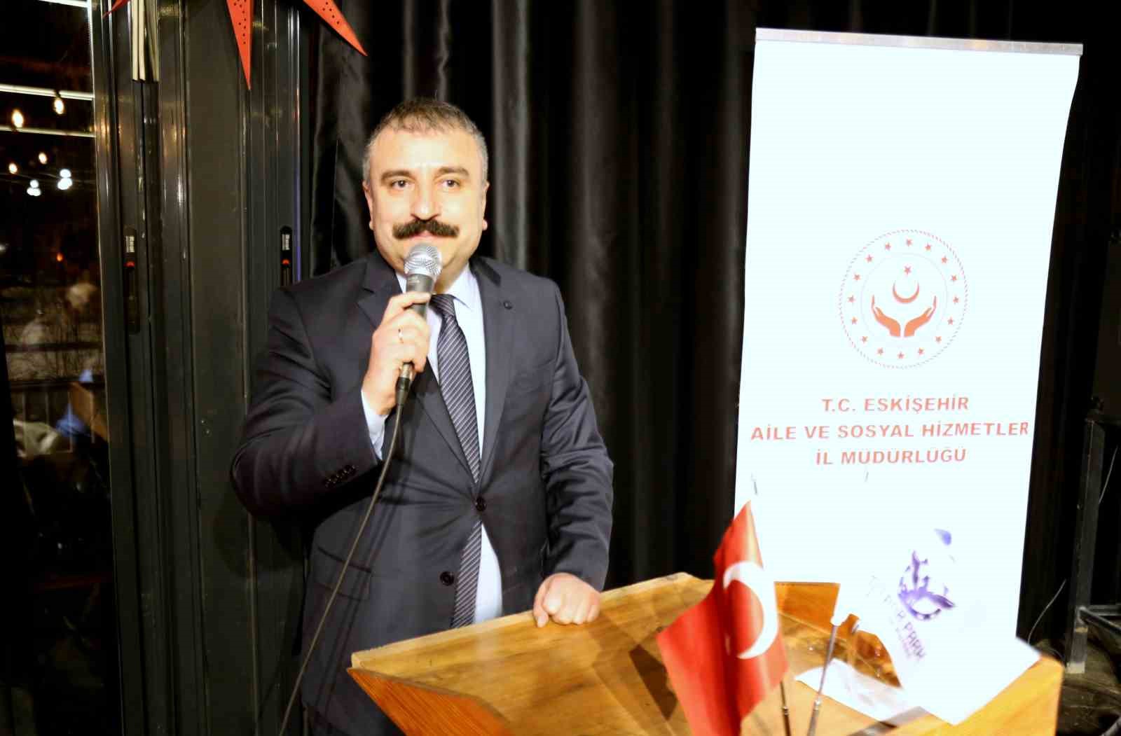 Yaşlılar, engelliler ve devlet korumasında yetişen gençler iftarda bir araya geldi
Yaşlılar, engelliler ve devlet korumasında yetişen gençler iftarda bir araya geldi