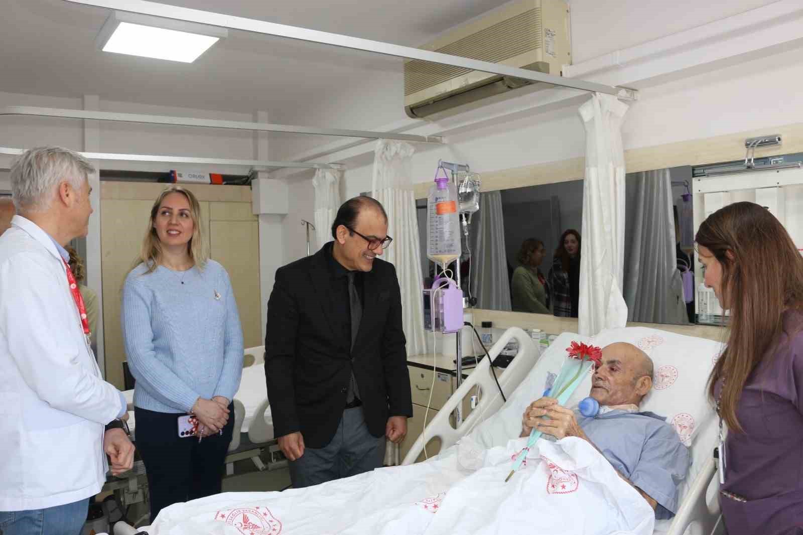 Yaşlılar haftasında palyatif servis hastalarına moral ziyareti
