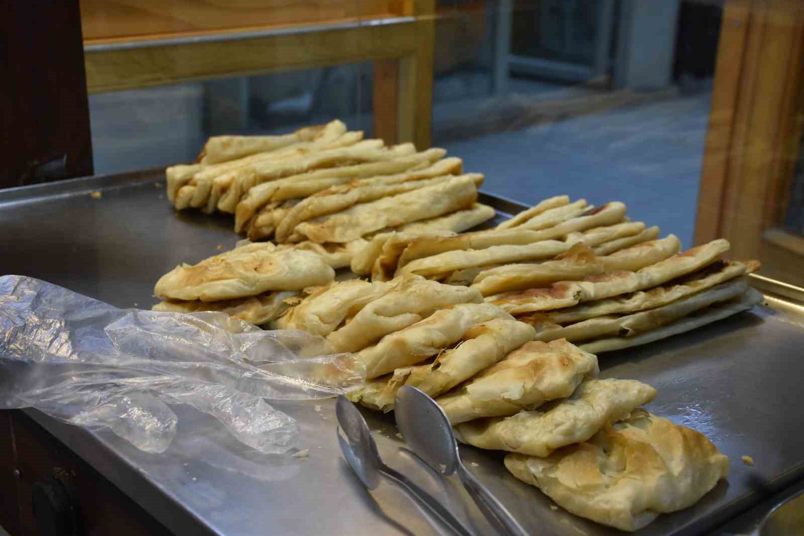 Yaşlıların sütle, gençlerin sade tükettiği Balkan lezzeti: Baniçka
Yaşlıların sütle, gençlerin sade tükettiği Balkan lezzeti: Baniçka