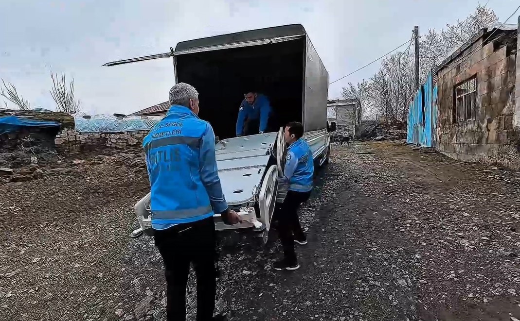 Yatağa bağımlı hastaya ortopedik yatak hediye edildi

