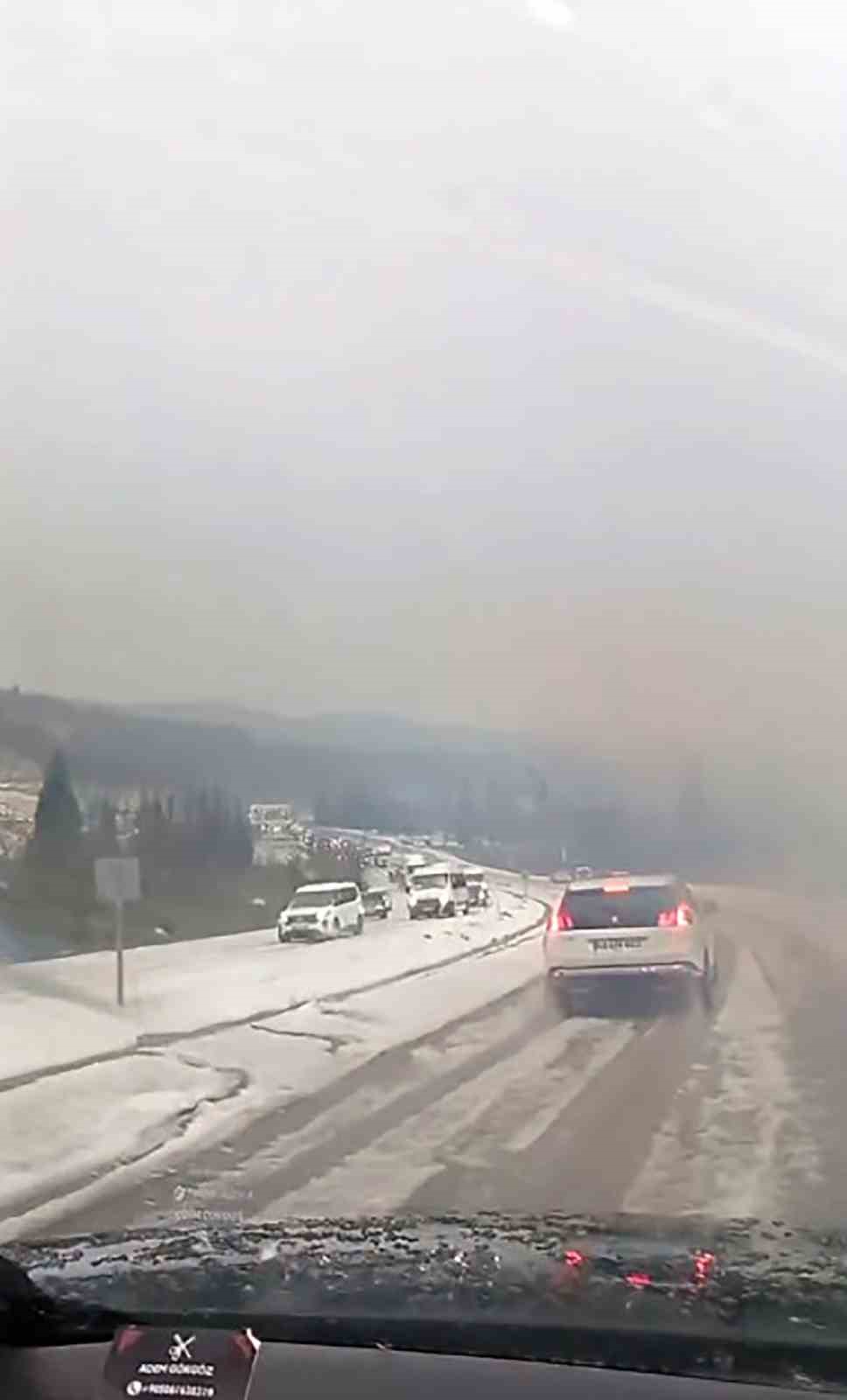 Yatağan-Milas kara yolu dolu yağışı sonrası beyaza büründü
