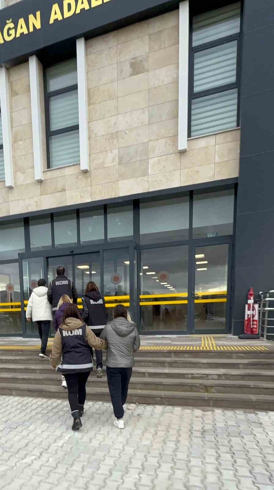 Yatağan’da kaçak ürün operasyonu: 3 tutuklama
