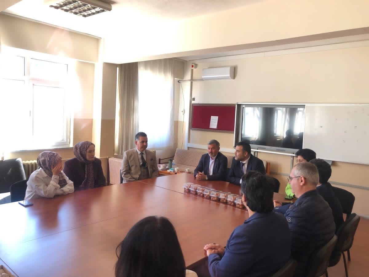 Yatağan’da şehit öğretmen ve öğrenciler için lokma hayrı yapıldı
