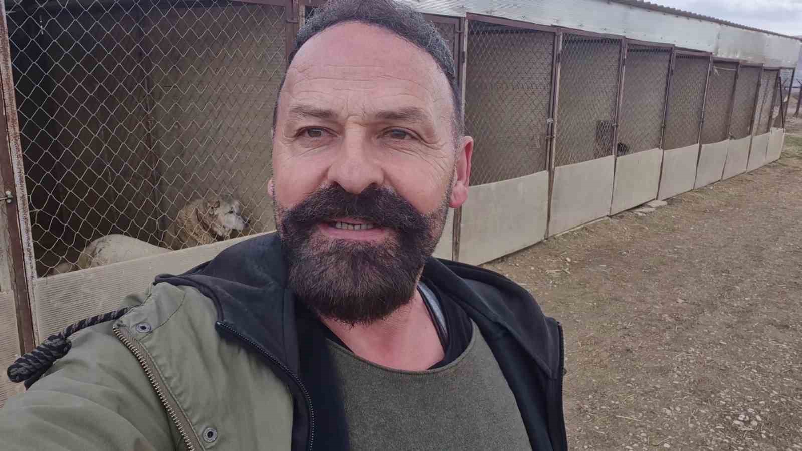 Yavru kangal gönlünü Sibirya kurduna kaptırdı
