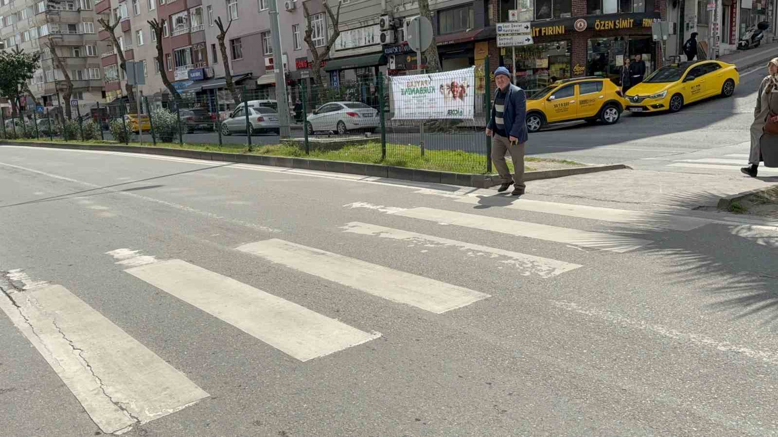 Yaya geçidinde aracın çarptığı öğrenci hastanelik oldu
