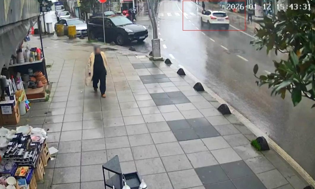 Yaya geçidinde otomobilin çarptığı kadının ölümüne ilişkin davada sanığa tahliye
