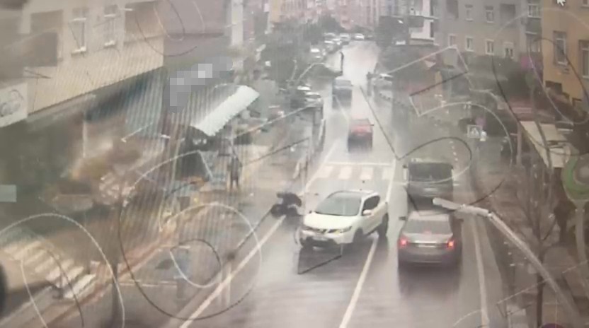 Yaya geçidinde otomobilin çarptığı kadının ölümüne ilişkin davada sanığa tahliye
