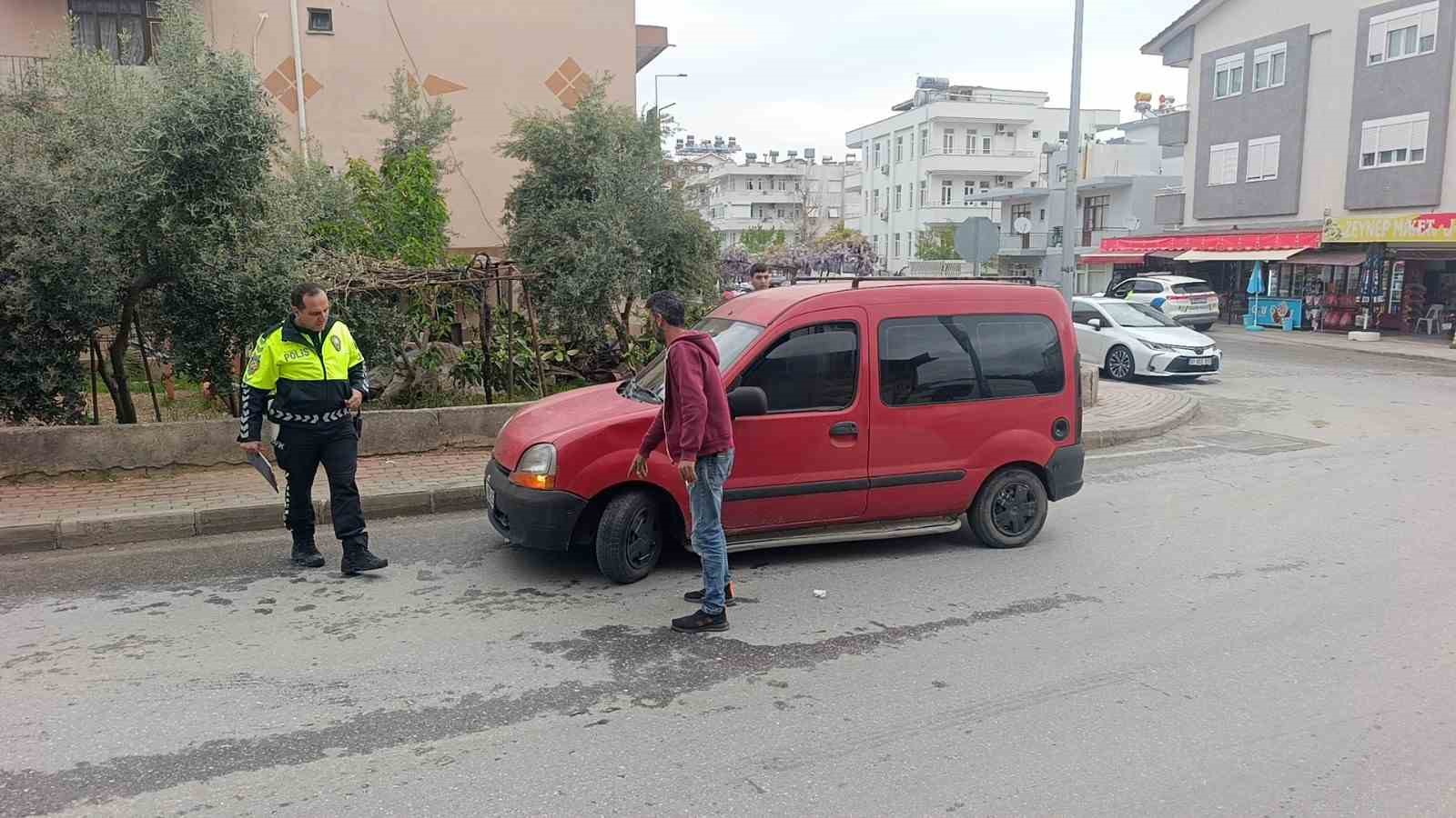 Yayanın aracın altında kaldığı kaza kamerada
