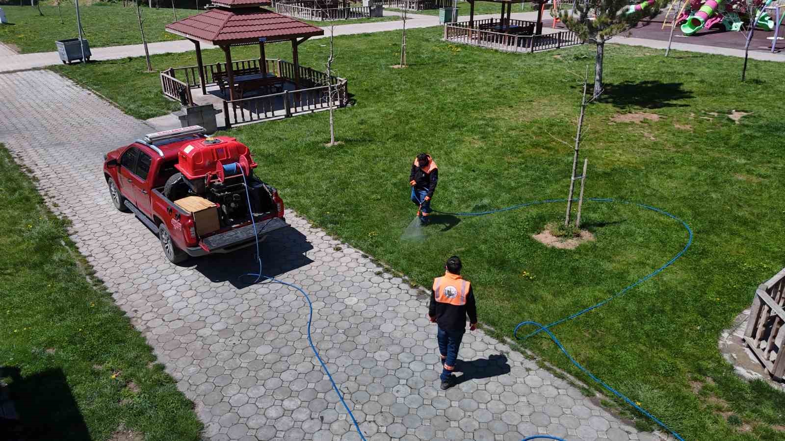 Yaz aylarının korkulu rüyası kenelere karşı hem havadan ve hem karadan mücadele başladı
