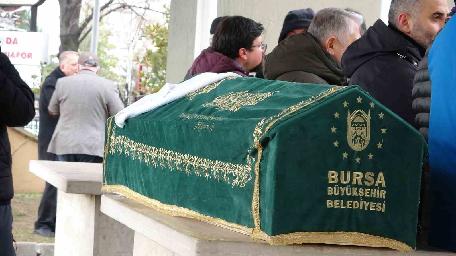 Yazar Ahmet Turan Alkan Bursa’da toprağa verildi
