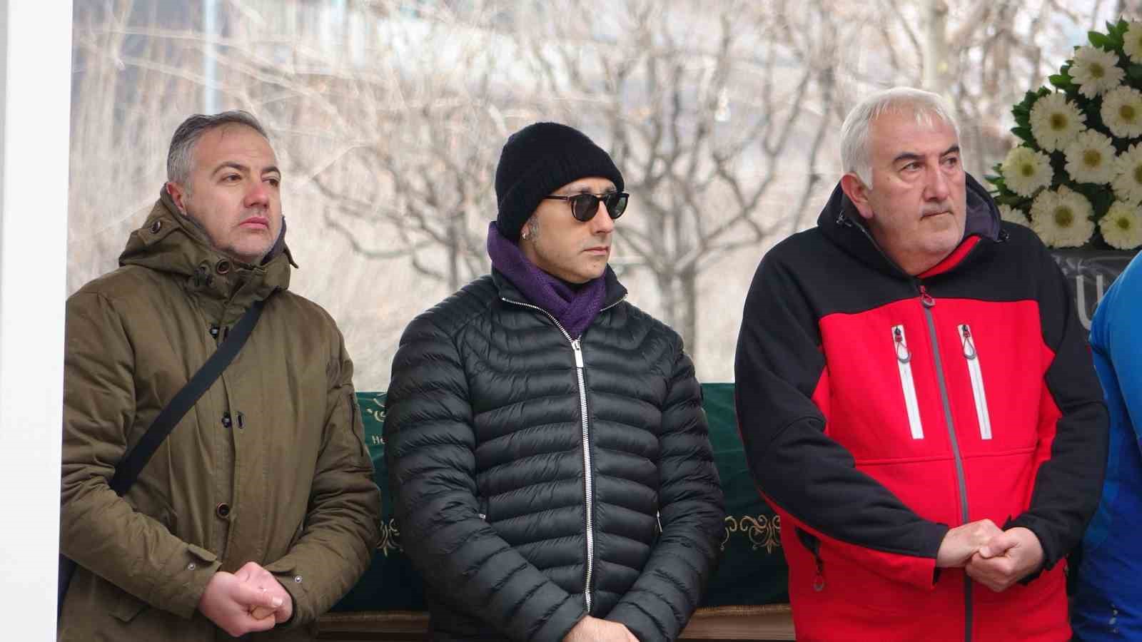 Yazar Ahmet Turan Alkan Bursa’da toprağa verildi
