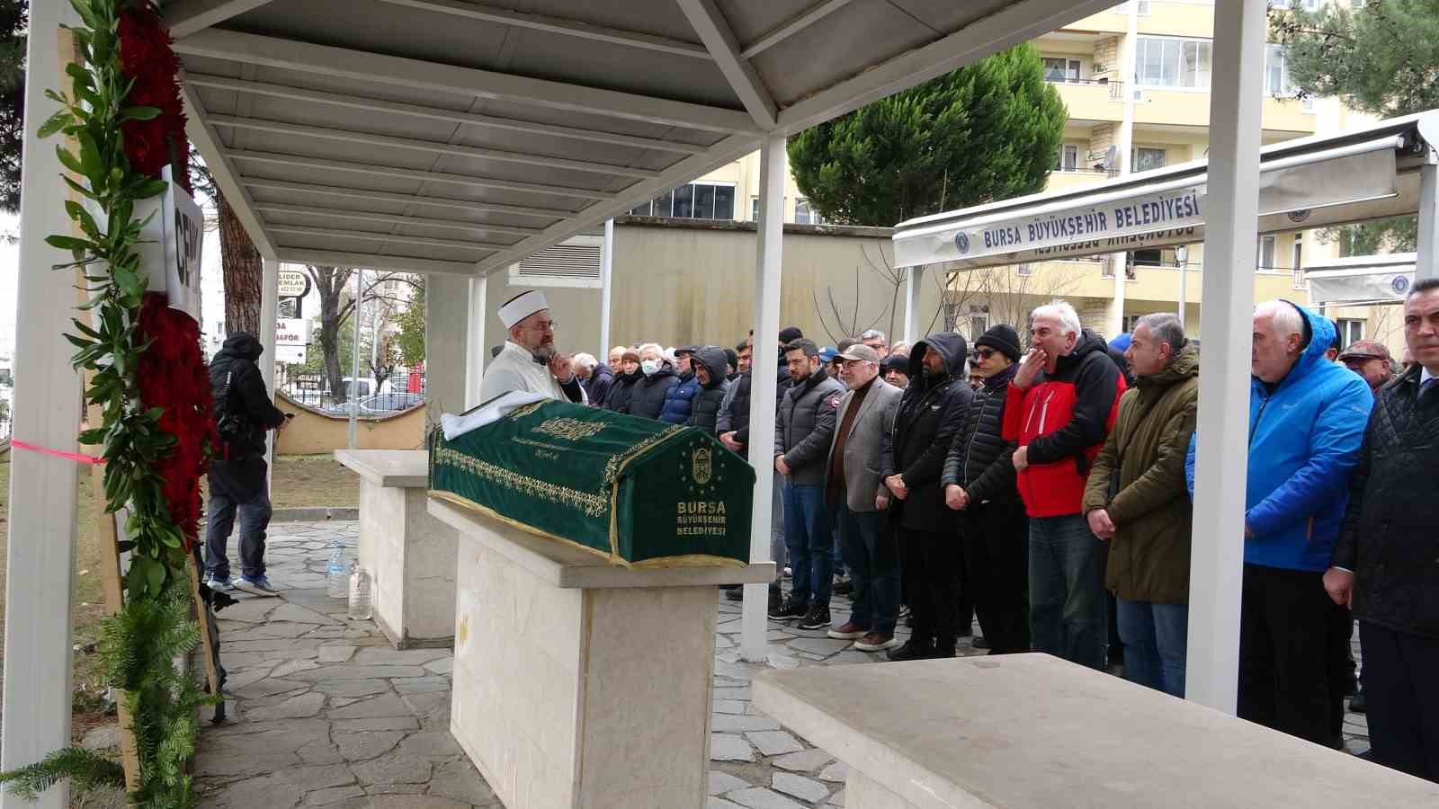 Yazar Ahmet Turan Alkan Bursa’da toprağa verildi
