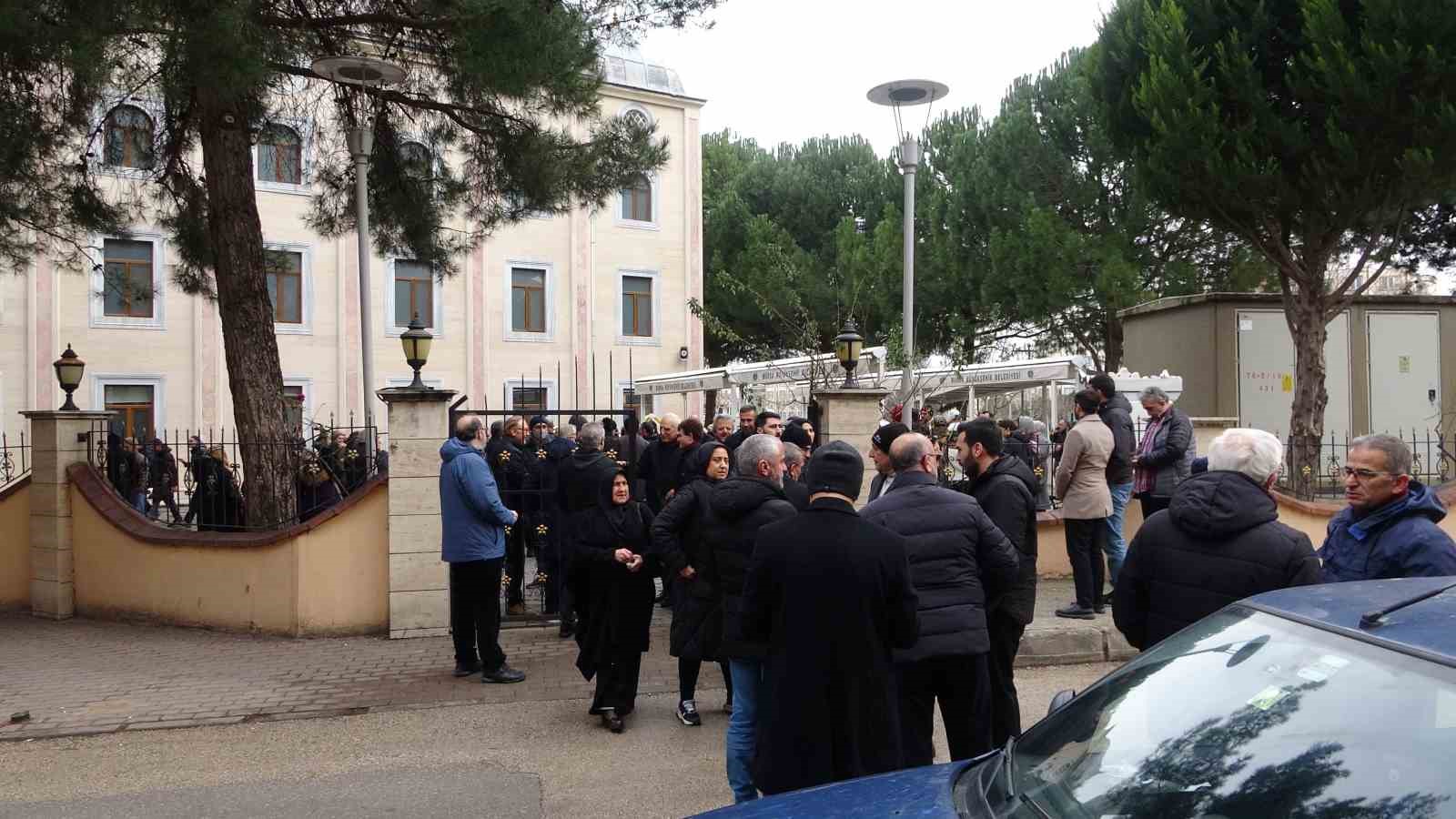 Yazar Ahmet Turan Alkan Bursa’da toprağa verildi
