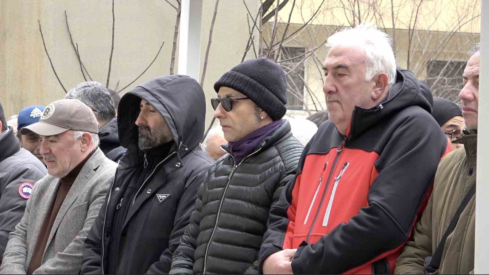 Yazar Ahmet Turan Alkan Bursa’da toprağa verildi
