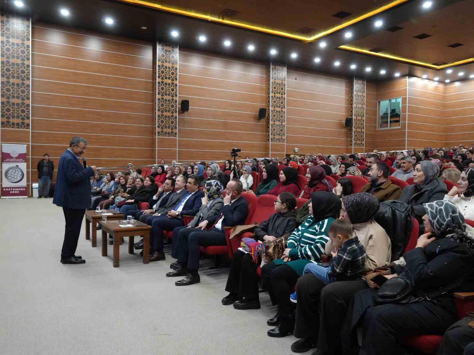 Yazar Hayati İnanç: "İnsan kalbini çer çöple doldurmamalıdır"

