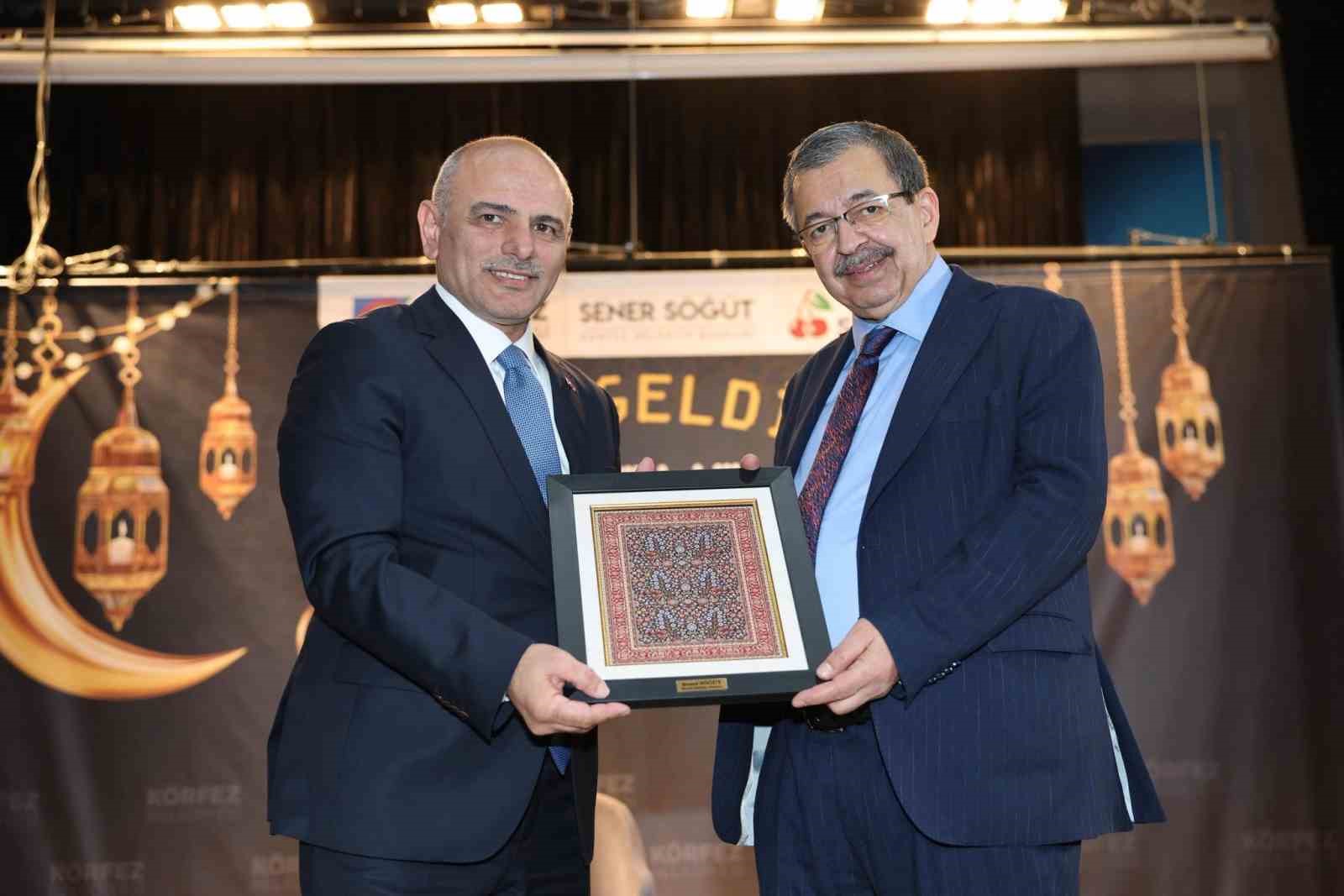 Yazar Hayati İnanç, Körfez’de vatandaşlarla buluştu
