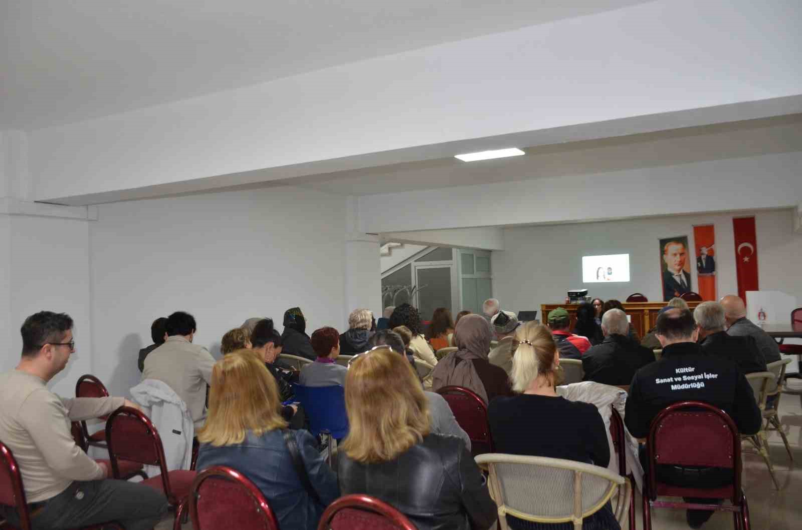 Yazar Hülya Başarangil Demir, Bilecik’te okuyucuyla bir araya geldi
