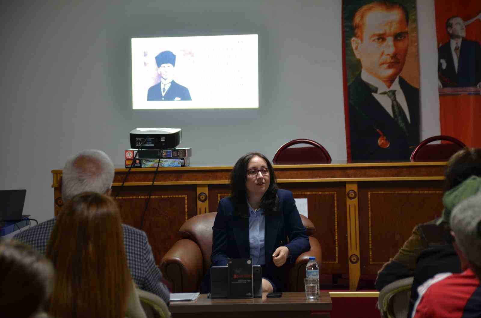 Yazar Hülya Başarangil Demir, Bilecik’te okuyucuyla bir araya geldi
