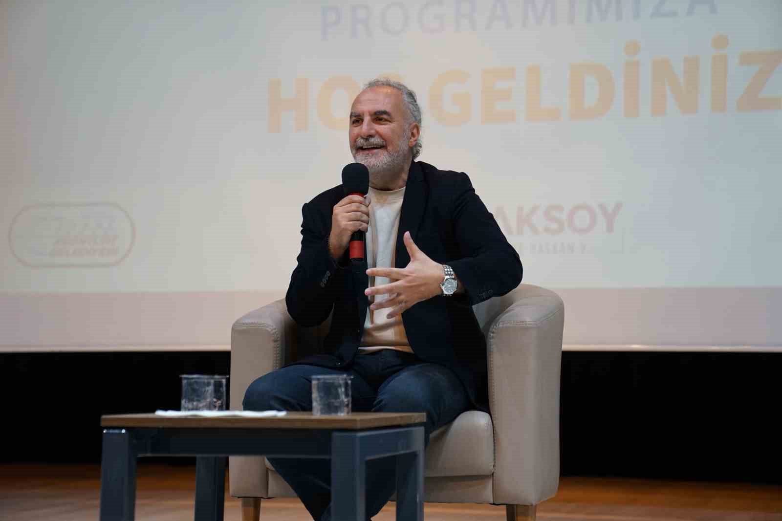 Yazar Tarık Tufan Esenyurt’ta okurlarıyla buluştu
Yazar Tarık Tufan Esenyurt’ta okurlarıyla buluştu