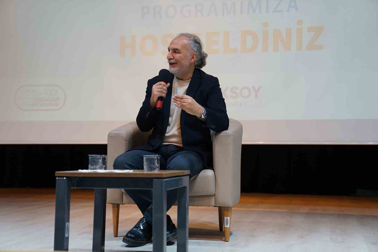 Yazar Tarık Tufan Esenyurt’ta okurlarıyla buluştu
Yazar Tarık Tufan Esenyurt’ta okurlarıyla buluştu