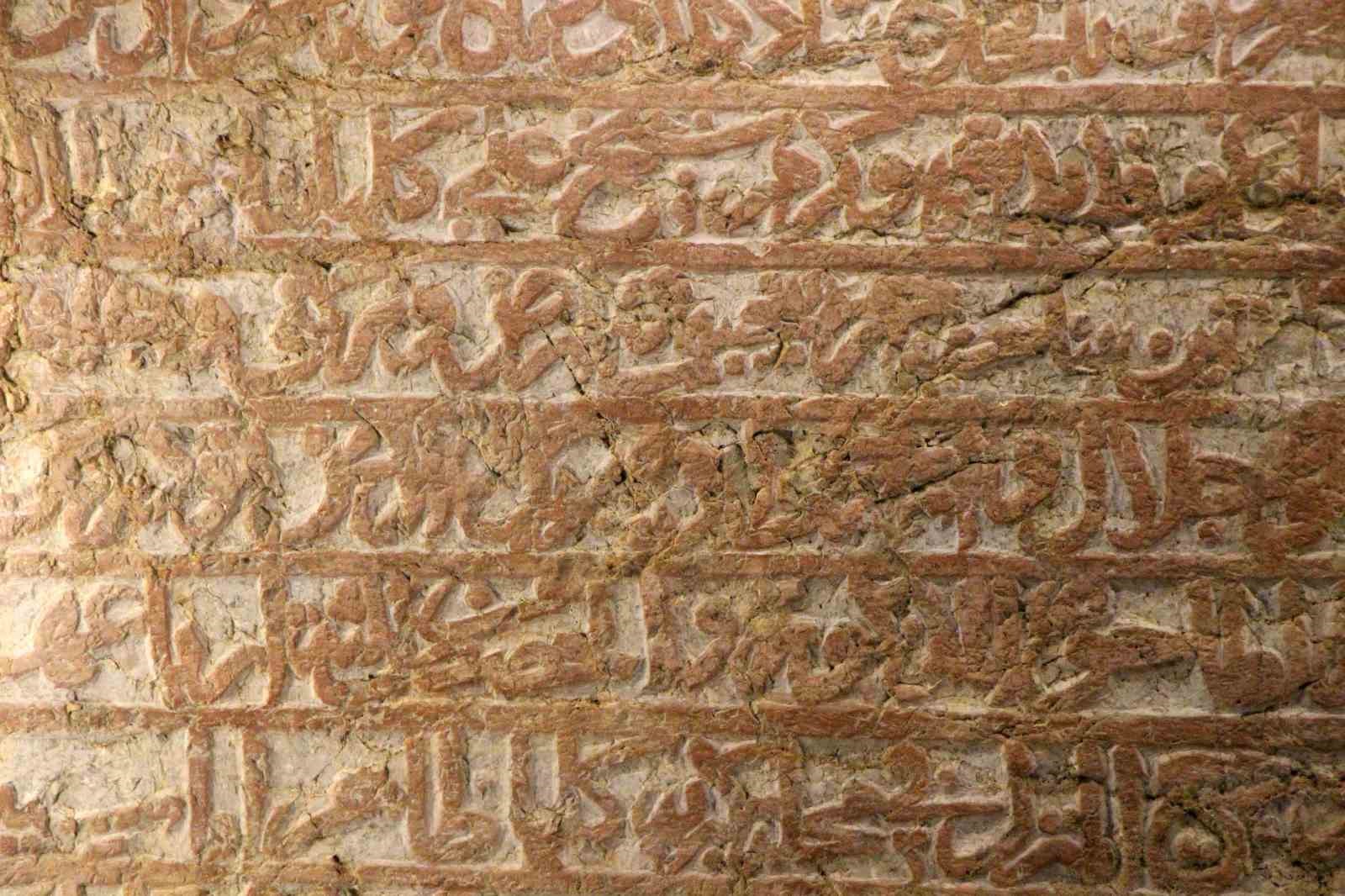 Yazboz tahtasına dönmüştü, restore edilen 600 yıllık kaya kitabenin dünyada tek olduğu ortaya çıktı
